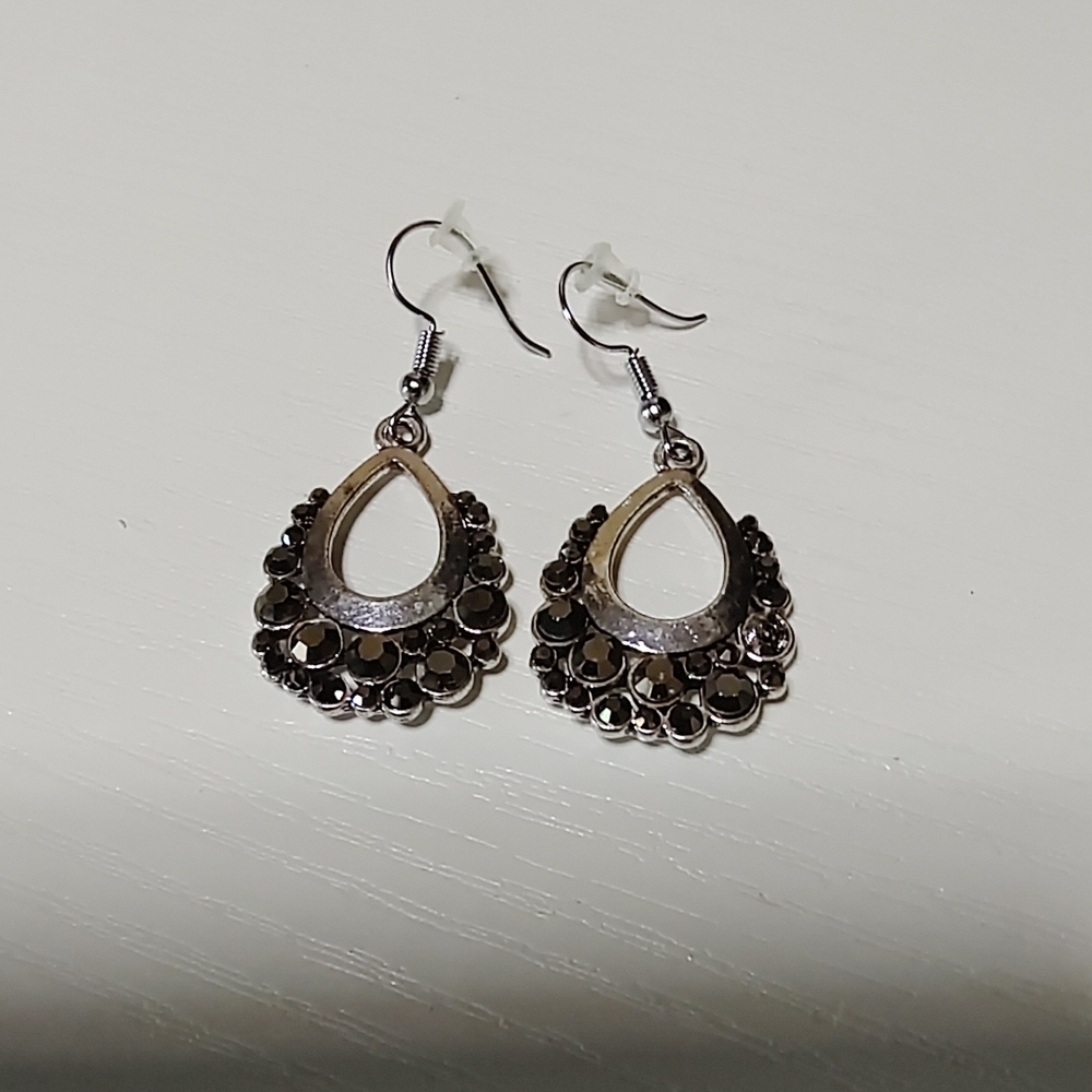 Elegant Gold and Black Teardrop Earrings